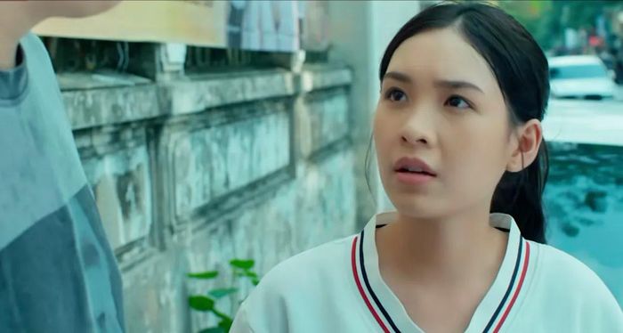 Lưu Ly gây ấn tượng bởi vẻ ngoài dễ thương và nét diễn tự nhiên.