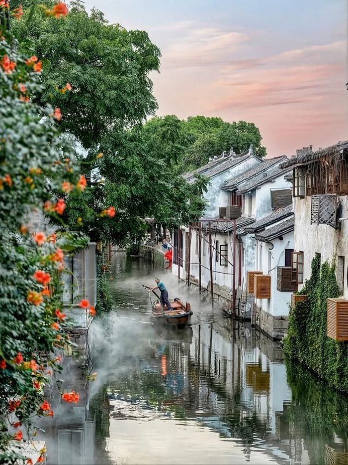 Nhờ được hỗ trợ đúng lúc, người sinh tháng 1 Âm lịch có thể giảm bớt những vòng vèo không cần thiết trên đường đời. Ảnh minh họa