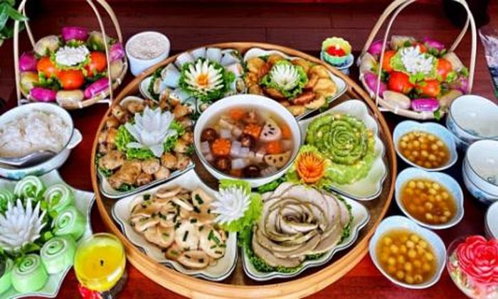 Tháng 7 âm lịch có nhiều ngày lễ được lưu truyền qua nhiều thế hệ, nhưng không nên biến việc lễ bái thành áp lực cuộc sống. Ảnh internet