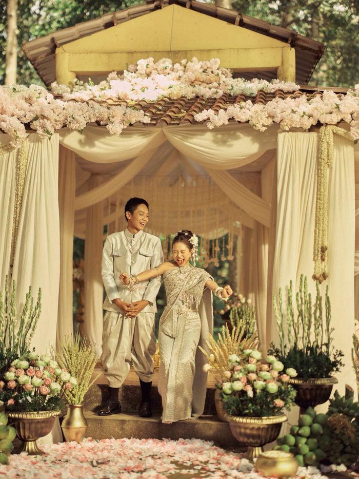 Bên dưới bài đăng, người hâm mộ dành lời khen cho tạo hình cô dâu và sự đẹp đôi của Phương Mỹ Chi với Bảo Định. Không ít khán giả bày tỏ mong muốn nữ ca sĩ "Phim giả tình thật" với nam diễn viên. 