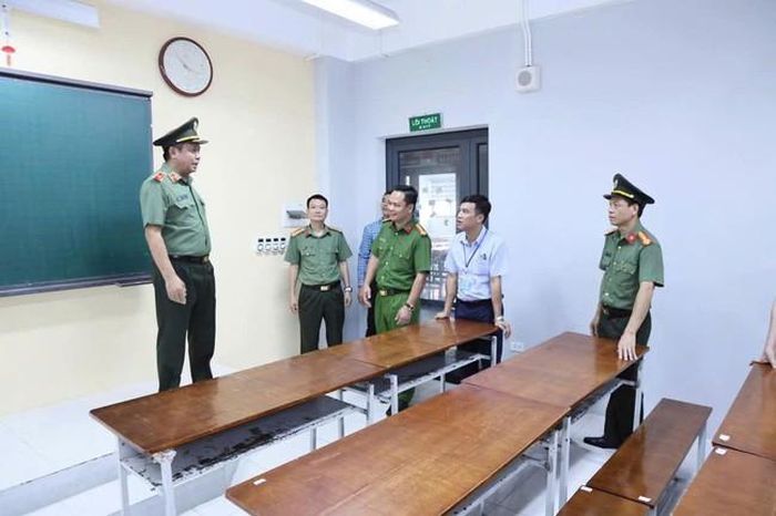 Bên trong điểm thi lực lượng an ninh thắt chặt - (ảnh CTV).
