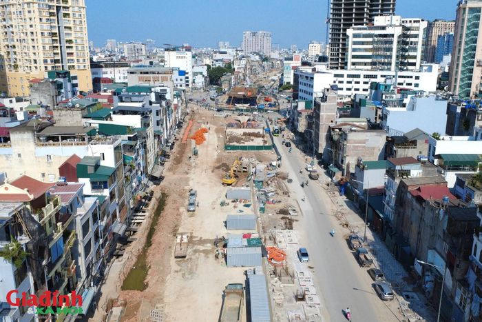 Dự án được phê duyệt từ tháng 12/2017 với kỳ vọng hoàn thành vào năm 2020, tuy nhiên đã phải đối mặt với tình trạng chậm tiến độ kéo dài do vướng mắc trong công tác giải phóng mặt bằng.