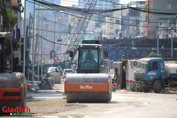 Dự án xây dựng đường Vành đai 1 đoạn Hoàng Cầu - Voi Phục có chiều dài hơn 2,2 km với mặt cắt ngang rộng 50m. Điểm đầu của dự án giao với đường Cát Linh - La Thành - Yên Lãng tại Hoàng Cầu, và điểm cuối nằm tại khu vực nút giao thông Voi Phục.