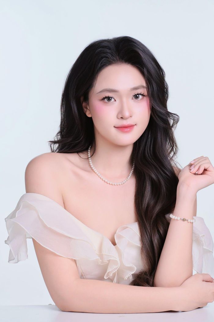 "Tại cuộc thi, tôi mong muốn được học hỏi, tích lũy thêm những trải nghiệm ý nghĩa và gặp gỡ những người truyền cảm hứng để tiếp tục trưởng thành, đồng thời lan tỏa tinh thần sống tích cực đến với cộng đồng", Gia Linh bộc bạch.