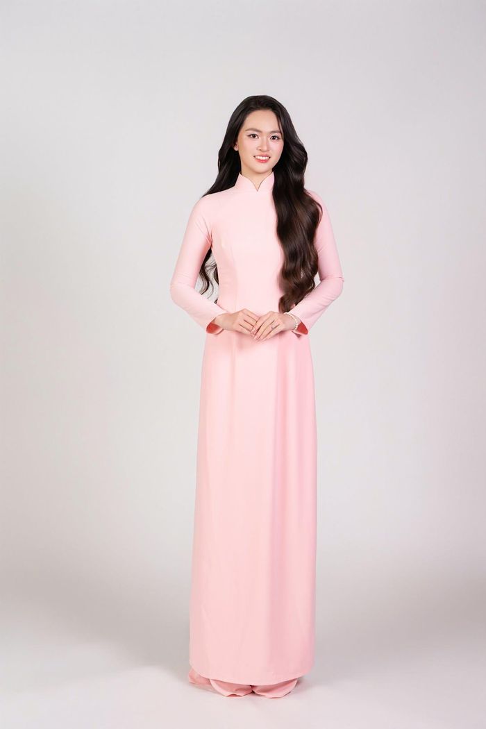 Cô cho biết thời gian qua tập trung xây dựng lối sống lành mạnh, rèn luyện thể chất và tính kỷ luật: "Thời gian gần đây, tôi dành nhiều thời gian hơn để rèn luyện sức khỏe, xây dựng những thói quen tích cực và kiên trì theo đuổi các mục tiêu của mình. Nhờ đó, tôi không chỉ thay đổi về ngoại hình mà còn trở nên tự tin và bản lĩnh hơn".