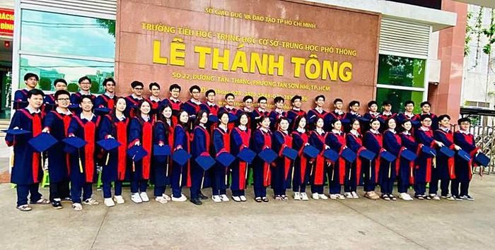 Tập thể lớp 12 B1-Trường TH-THCS -THPT Lê Thánh Tông (TPHCM). Ảnh: NTCC.