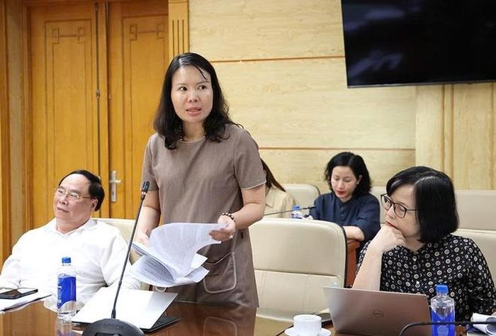 Đại diện lãnh đạo các Vụ, Cục, Trung tâm của Bộ Y tế phát biểu.  Ảnh: Trần Minh