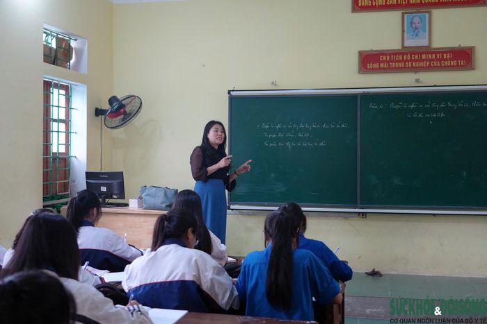 Thiếu giáo viên đang gây áp lực cho các trường trong việc tổ chức dạy học 2 buổi/ngày. (Ảnh: Song Hoàng)