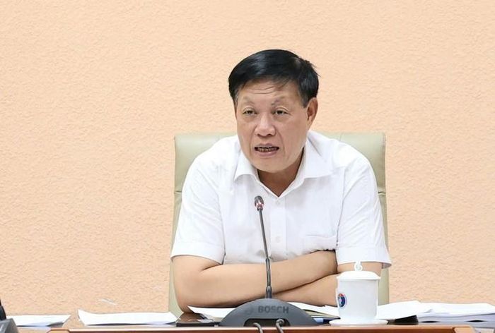 Thứ trưởng Bộ Y tế Đỗ Xuân Tuyên phát biểu chỉ đạo tại cuộc họp. Ảnh: Trần Minh