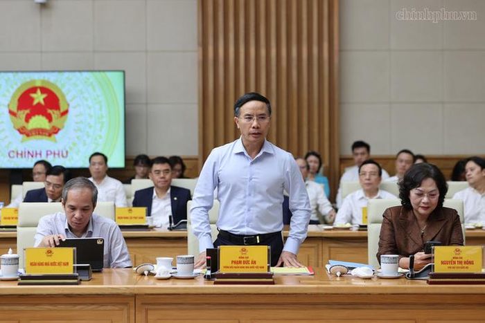 Thống đốc NHNN Phạm Đức Ấn báo cáo tại cuộc họp. Ảnh: chinhphu.vn/Nhật Bắc