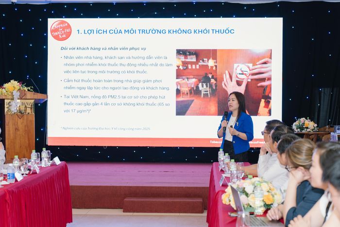 Bà Đoàn Thị Thu Huyền - Giám đốc Quốc gia Tổ chức CTFK tại Việt Nam phát biểu.  Ảnh: Phượng Hoàng
