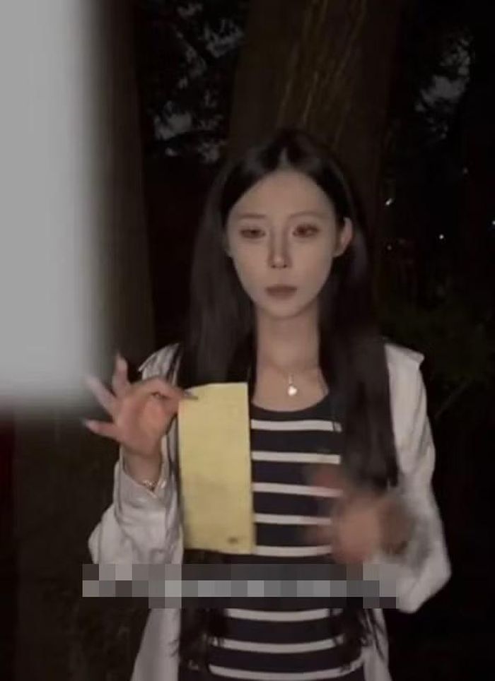 Nhiều hành động của Jiang bị cho là không nên thực hiện, dù cô có tin theo những niềm tin dân gian hay không. Ảnh: HK01.