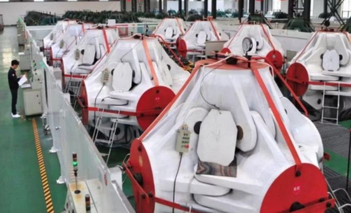 Từng là địa phương nông nghiệp không có núi và tài nguyên khoáng sản, Chá Thành nay cung ứng 60% sản lượng kim cương nhân tạo của Trung Quốc và gần một nửa sản lượng toàn cầu.