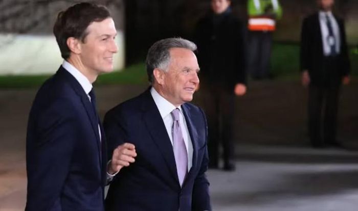 Lần gần nhất các đàm phán viên Mỹ tới Moskva là chuyến thăm của đặc phái viên Steve Witkoff và Jared Kushner, con rể Tổng thống Donald Trump, vào tháng 1. Hai người chưa đến Kiev trong 2 năm qua.