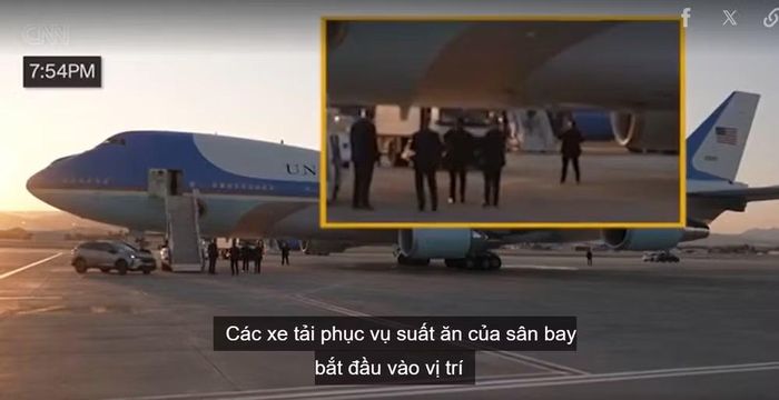 Một số trợ lý cấp thấp cũng đi theo Tổng thống, nhưng không có thành viên nội các nào được đưa khỏi chiếc máy bay ban đầu.