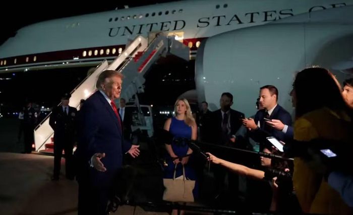 Khi Tổng thống Donald Trump bí mật rời chuyên cơ Không lực Một tại Thổ Nhĩ Kỳ ngày 8/7, ông không đi cùng các thành viên nội các mà chỉ đưa theo nhóm trợ lý thân cận nhất.