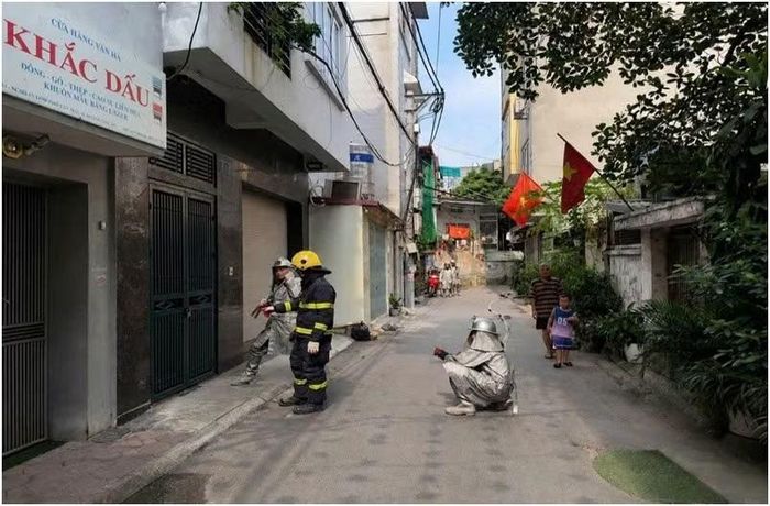Lực lượng Cảnh sát PCCC&CNCH triển khai các biện pháp chữa cháy