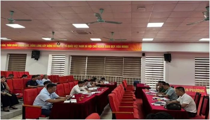 Đồng chí Lê Thanh Bình – Phó Chủ tịch UBND phường trực tiếp chỉ đạo, tháo gỡ vướng mắc từng nội dung thực hiện của các phòng ban chuyên môn