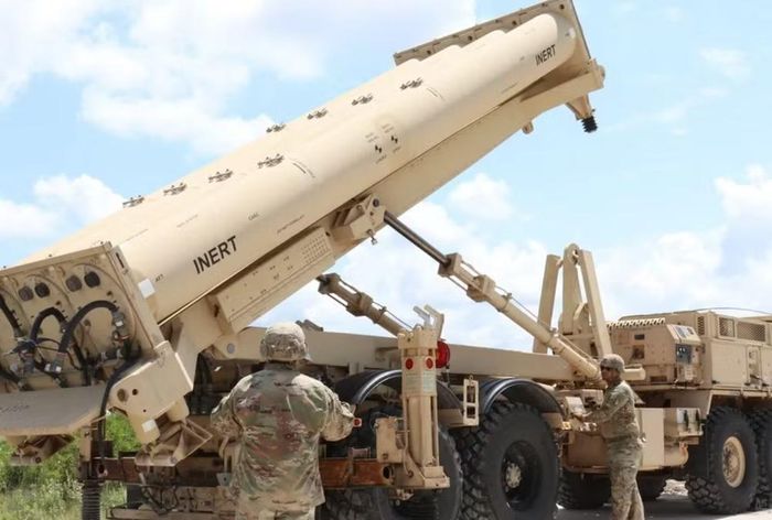 Hệ thống THAAD sử dụng radar băng tần X AN/TPY-2 cùng các thành phần chỉ huy, điều khiển và liên lạc.