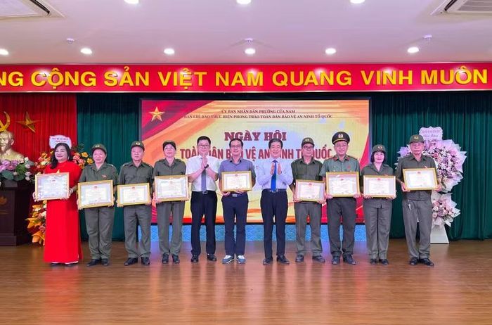 Nhiều tập thể, cá nhân có thành tích xuất sắc trong phong trào được nhận khen thưởng của lãnh đạo các cấp