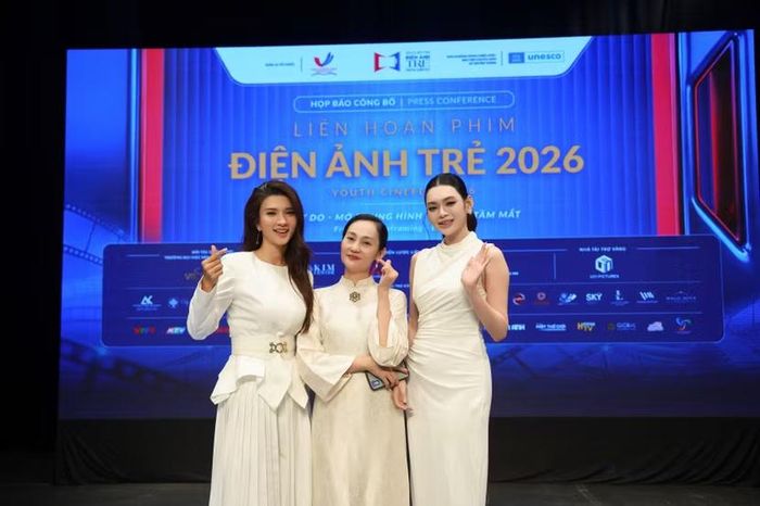 NSƯT Kim Tuyến, NSƯT Hạnh Thúy và Hoa hậu Phương Anh tại sự kiện công bố Liên hoan