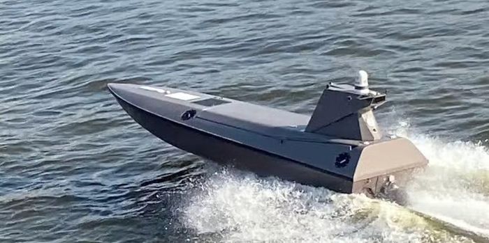 K3 Scout do tập đoàn quốc phòng Anh Kraken Technology Group cung cấp. Công ty mua camera cho xuồng từ một bên thứ ba, trong khi nhà cung cấp trước đó đảm bảo về mức độ an toàn của thiết bị.