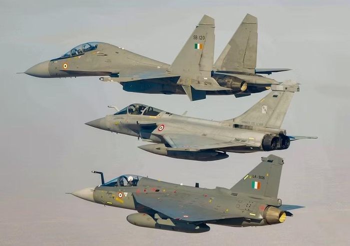 Tốc độ này khá chậm so với chiếc Rafale, nhưng không có gì đáng ngạc nhiên vì cần phải nối lại dây chuyền sản xuất. Tuy nhiên khoảng thời gian giữa việc hoàn thành và bàn giao máy bay mới sẽ là 7 - 8 năm.