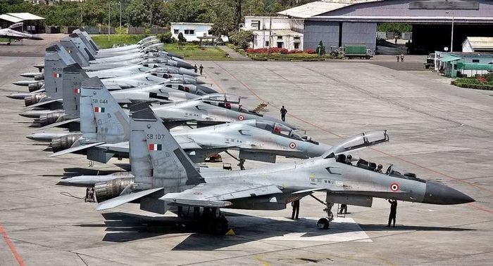 Công ty HAL (Hindustan Aeronautics Limited) của Ấn Độ đang nối lại sản xuất tiêm kích Su-30MKI theo giấy phép từ Nga. Chiếc máy bay mới đầu tiên dự kiến sẽ được đưa vào biên chế Không quân Ấn Độ vào năm 2027 - 2028.