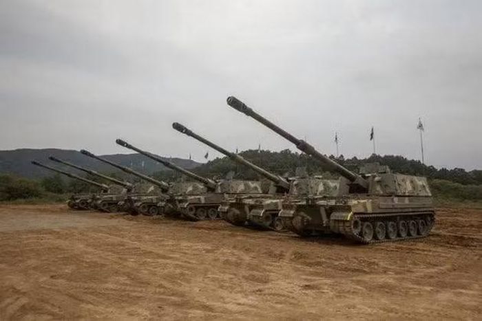 Đáp lại, các nhà lãnh đạo Hàn Quốc giải thích rằng việc chuyển giao hệ thống chiến đấu và vũ khí sát thương vi phạm trực tiếp luật pháp hiện hành của nước này.