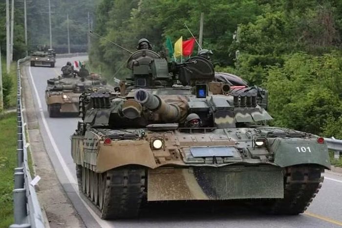 Trong thời gian dài vừa qua, Ukraine luôn đề nghị Hàn Quốc viện trợ đạn pháo 155 mm, cũng như bàn giao các xe tăng T-80U cũng như xe chiến đấu bộ binh BMP-3 "dư thừa" mà quân đội nước này có kế hoạch loại biên.