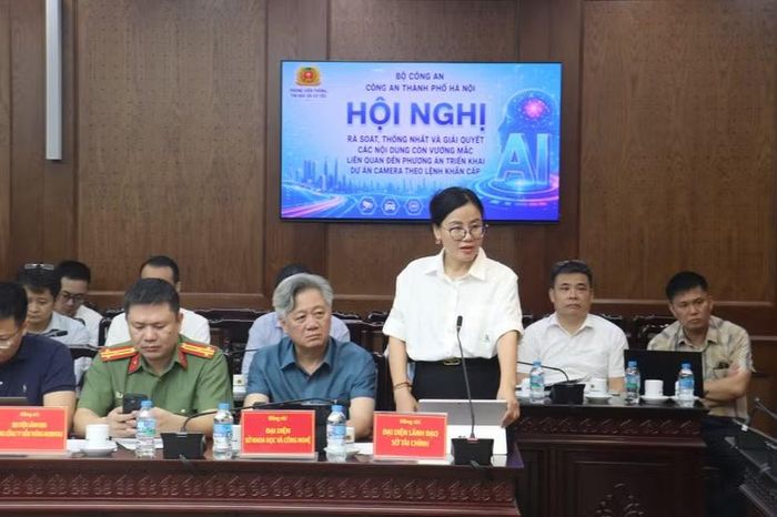 Đồng chí Đỗ Thu Hằng, Phó Giám đốc Sở Tài chính Thành phố phát biểu tại hội nghị