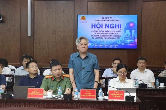 Đồng chí Nguyễn Tiến Sỹ, Phó Giám đốc Sở Khoa học và Công nghệ Thành phố phát biểu tại hội nghị