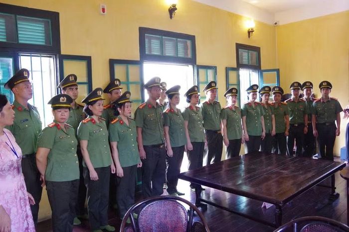 Phòng Kỹ thuật nghiệp vụ - Công an thành phố Hà Nội đã tổ chức chương trình sinh hoạt chính trị tại Nhà lưu niệm Chủ tịch Hồ Chí Minh, nơi Bác Hồ viết Lời kêu gọi Toàn quốc kháng chiến lịch sử tại làng Vạn Phúc, phường Hà Đông, Hà Nội.