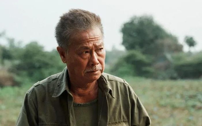  NSƯT Cao Minh gây chú ý với vai cựu chiến binh mất một chân. 