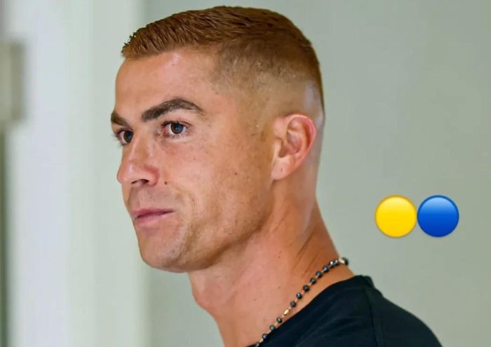 Ronaldo nhuộm tóc mới.