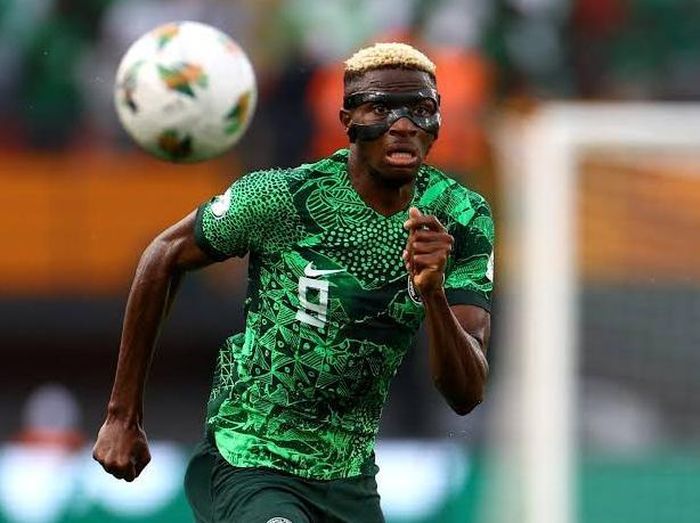  Theo The Telegraph, cái tên Victor Osimhen được đưa ra thảo luận giữa Arsenal và Galatasaray. Động thái này diễn ra trong bối cảnh đội bóng Thổ Nhĩ Kỳ đang bày tỏ sự quan tâm đặc biệt đến bộ đôi Gabriel Martinelli và Ethan Nwaneri của "Pháo thủ". 