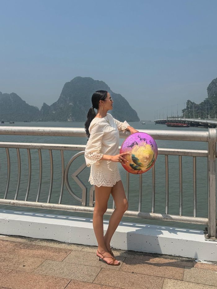 Năm 2025, Miss Global Beauties công bố Opal Suchata giành danh hiệu Hoa hậu đẹp nhất thế giới 2025. Theo chuyên trang sắc đẹp, Opal hội tụ vẻ đẹp thanh lịch, trí tuệ và khả năng truyền cảm hứng bằng lòng nhân ái. Cô cũng được đánh giá là hình mẫu của sự mạnh mẽ khi vượt qua nghịch cảnh bằng nghị lực và sự bền bỉ. Năm 16 tuổi, Opal từng phải phẫu thuật khối u ở ngực. Sau đó, cô phát triển dự án nhân ái Opal for Her, nâng cao nhận thức về tầm quan trọng của việc phát hiện sớm căn bệnh ung thư vú.