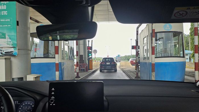 Sử dụng VETC và ePass để qua các trạm thu phí không dừng ETC. Ảnh minh họa: Phúc Hậu.