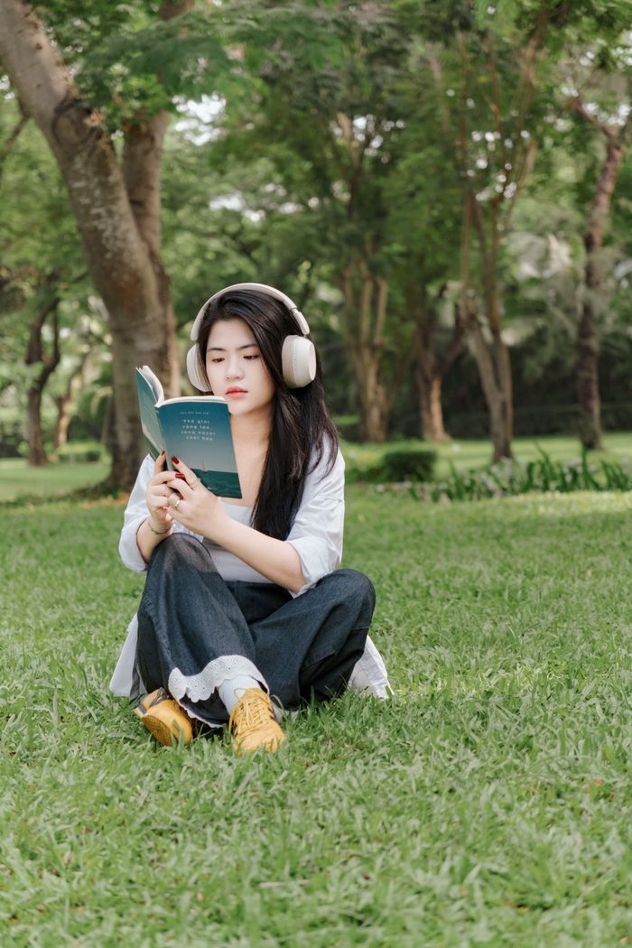  30 phút đọc sách mỗi ngày có thể tạo nên một thói quen lâu dài. Ảnh minh họa: Hufoto/Pexels. 