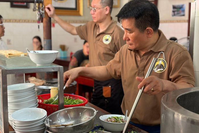 Nhân viên quán được nghỉ 2 đợt dài mỗi năm.
