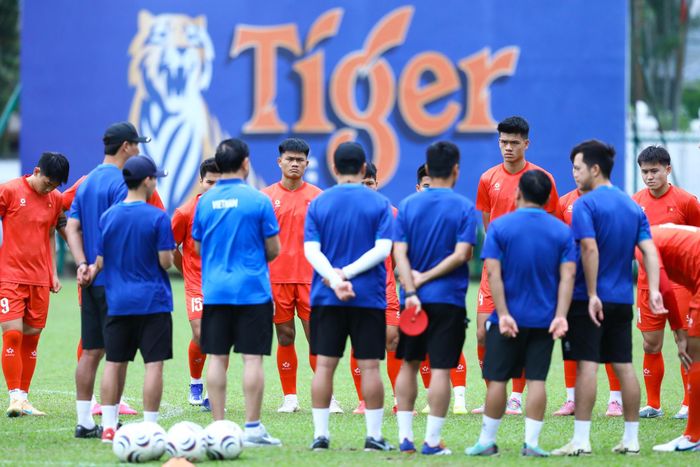  Tuyển Việt Nam tập trên một sân tập nhỏ cách không xa sân vận động thi đấu và khách sạn cư trú. Sân tập này nằm giữa nhiều chung cư, rộng rãi nhưng có tầm nhìn thoáng từ bên ngoài. 