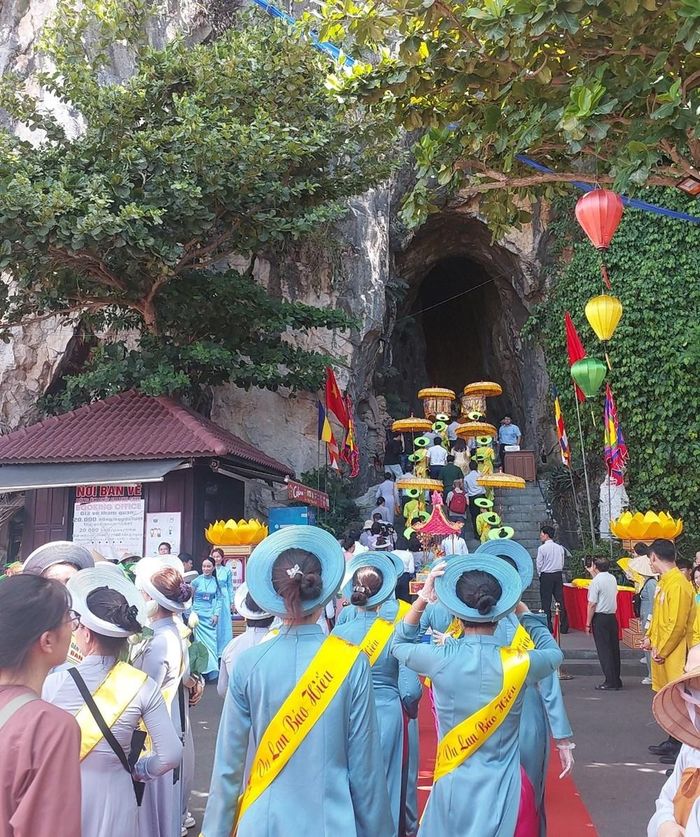 Điểm đặc biệt của Lễ hội là sự kết hợp hài hòa giữa phần Lễ trang nghiêm và phần Hội giàu bản sắc, đưa những giá trị đạo hiếu từ không gian nghi lễ đến gần hơn với đời sống cộng đồng