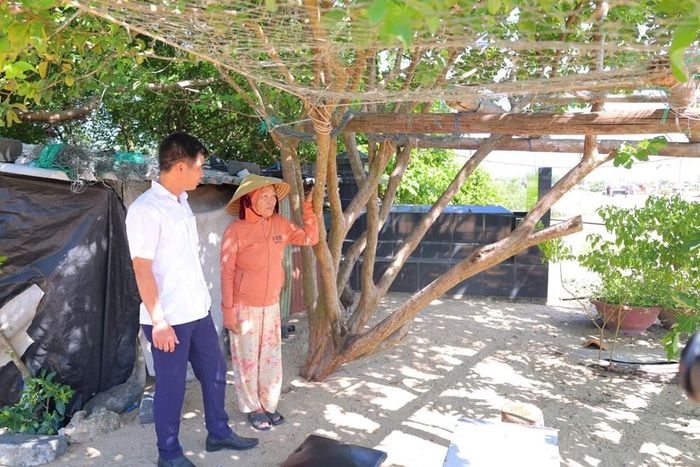 Bà Nguyễn Thị Hường cho biết gia đình phải mua nước sử dụng