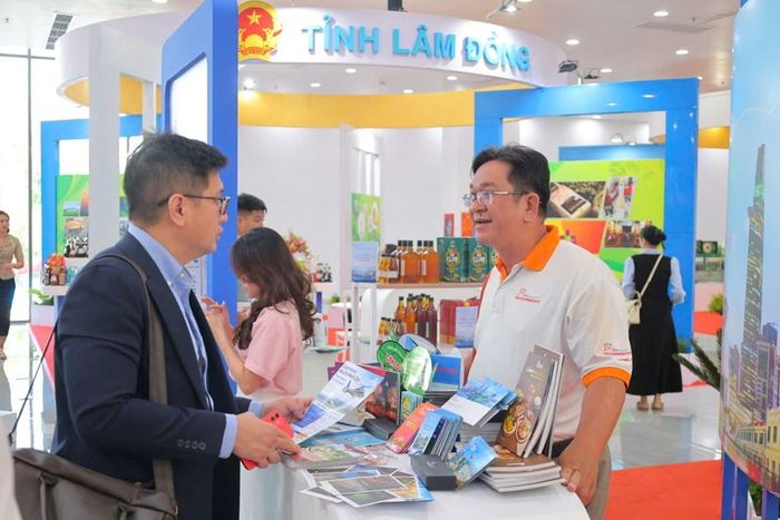 Đại biểu trao đổi về giải pháp kết nối sản phẩm, dịch vụ, tạo thêm sức hút cho du lịch địa phương