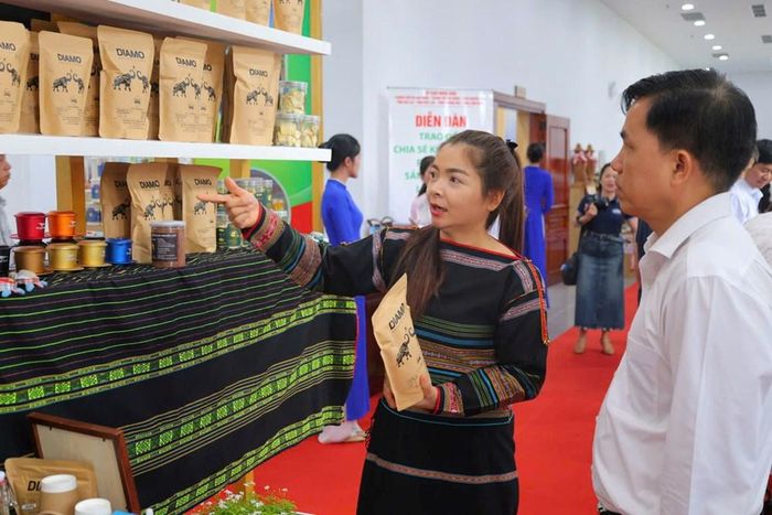 Sản phẩm cà phê và sầu riêng sấy thăng hoa của Đăng Farm (Đắk Lắk) được giới thiệu tại diễn đàn