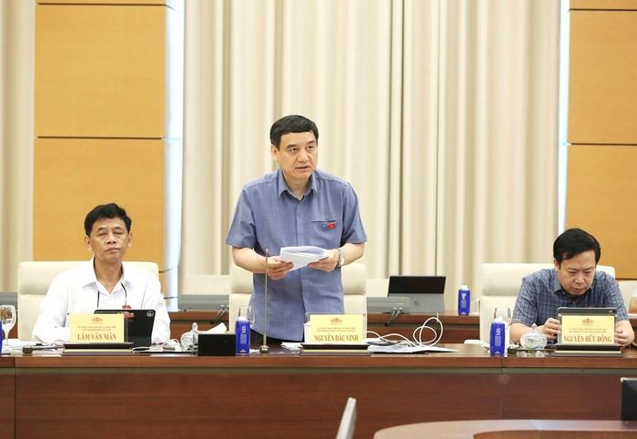 Chủ nhiệm Ủy ban Văn hóa và Xã hội của Quốc hội Nguyễn Đắc Vinh báo cáo tóm tắt ý kiến về việc Chính phủ tiếp thu, giải trình, chỉnh lý dự thảo Luật sửa đổi, bổ sung một số điều của Luật Xuất bản