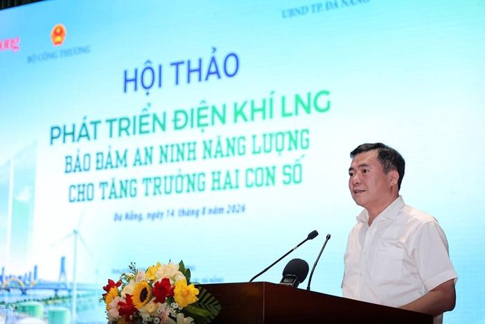 Thứ trưởng Bộ Công Thương Nguyễn Sinh Nhật Tân phát biểu tại hội thảo