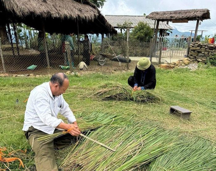 Người dân Tù Lu - Tìa Ló chung tay vệ sinh, chỉnh trang cảnh quan trước ngày ra mắt bản du lịch cộng đồng