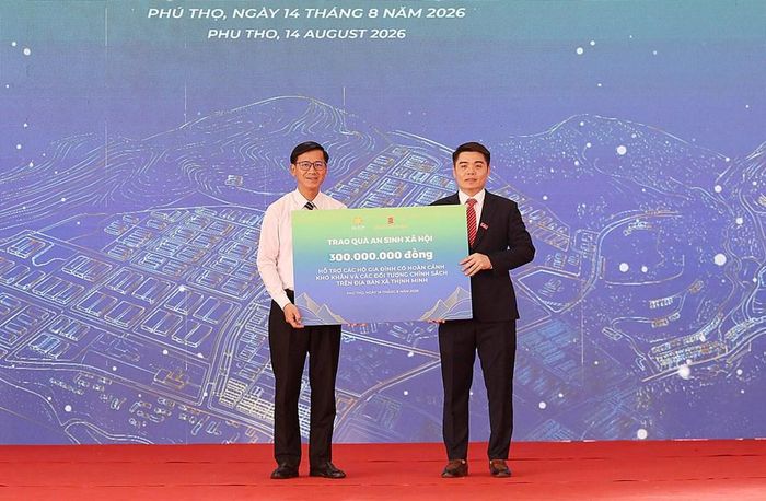 Liên danh chủ đầu tư trao tặng quỹ an sinh xã hội cho địa phương
