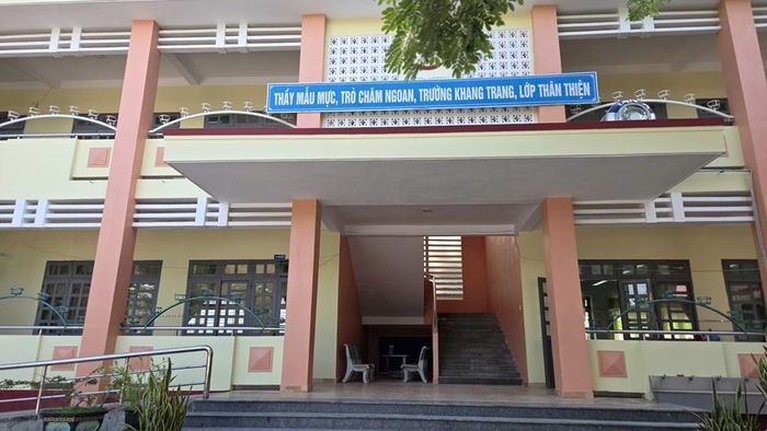 Các trường được tổ chức theo mô hình trường chính gắn với phân hiệu, điểm trường